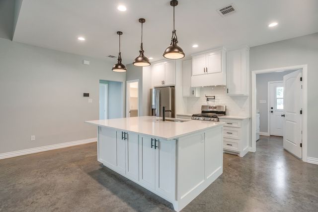 13901 County Road 102, Grandview, TX 76050