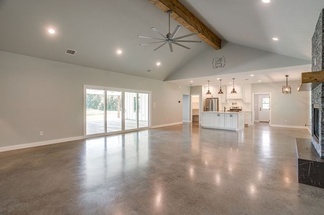 13901 County Road 102, Grandview, TX 76050