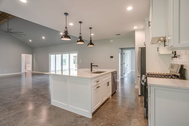 13901 County Road 102, Grandview, TX 76050