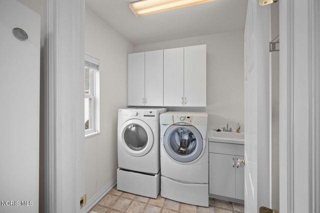 7372 Harbour Light Court, Maumee, OH 43537