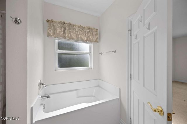 7372 Harbour Light Court, Maumee, OH 43537