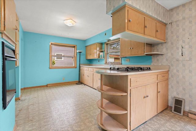 4265 S 22nd STREET, Milwaukee, WI 53221