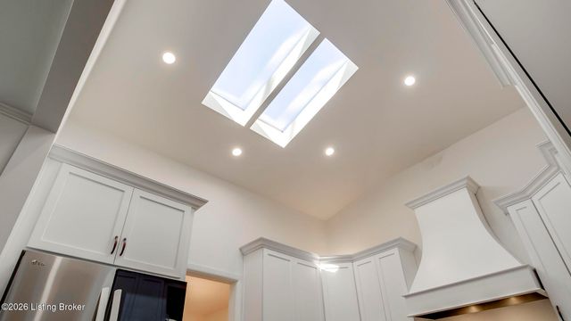 2706 Lime Kiln Ln, Louisville, KY 40222