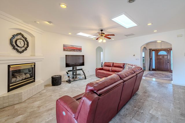 2000 Turrietta Lane SW, Albuquerque, NM 87105