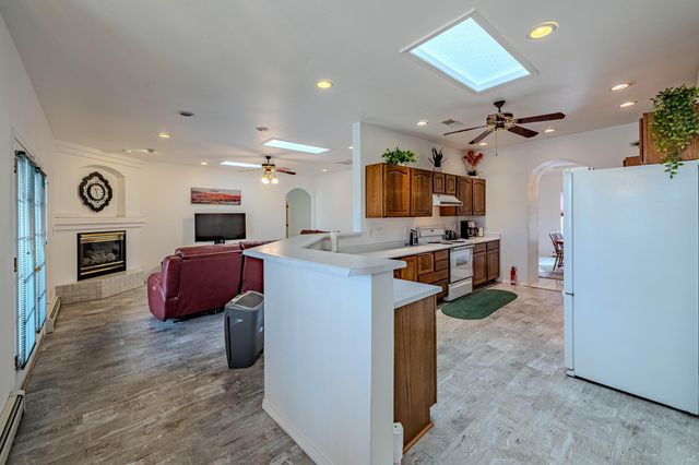 2000 Turrietta Lane SW, Albuquerque, NM 87105