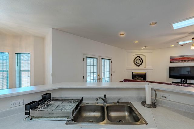 2000 Turrietta Lane SW, Albuquerque, NM 87105