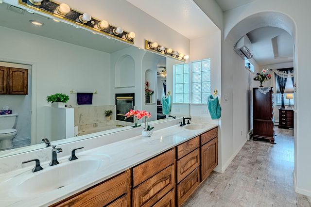 2000 Turrietta Lane SW, Albuquerque, NM 87105