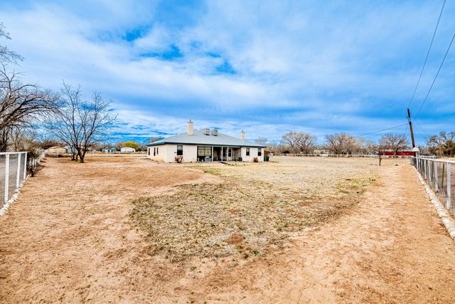 2000 Turrietta Lane SW, Albuquerque, NM 87105