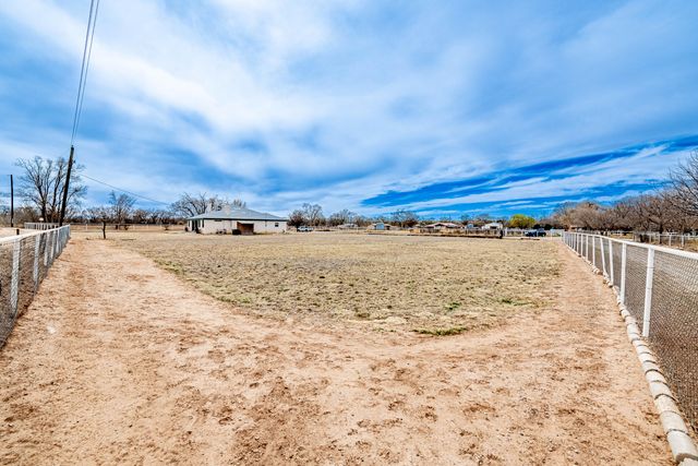 2000 Turrietta Lane SW, Albuquerque, NM 87105