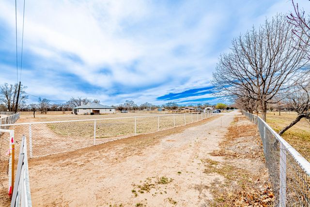 2000 Turrietta Lane SW, Albuquerque, NM 87105