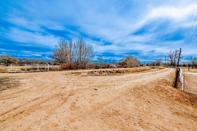 2000 Turrietta Lane SW, Albuquerque, NM 87105