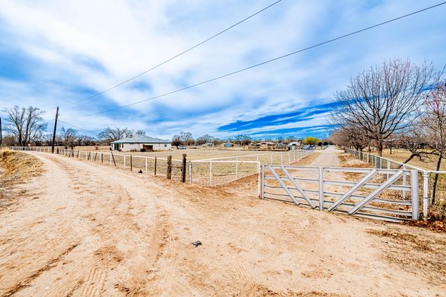 2000 Turrietta Lane SW, Albuquerque, NM 87105