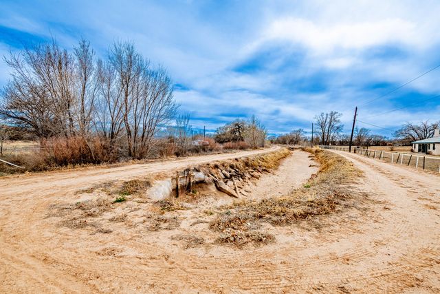 2000 Turrietta Lane SW, Albuquerque, NM 87105