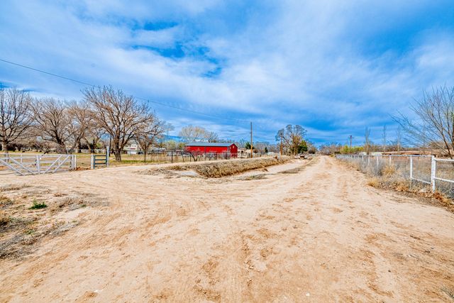 2000 Turrietta Lane SW, Albuquerque, NM 87105