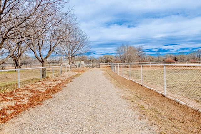 2000 Turrietta Lane SW, Albuquerque, NM 87105