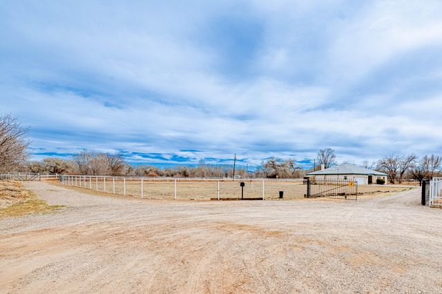 2000 Turrietta Lane SW, Albuquerque, NM 87105