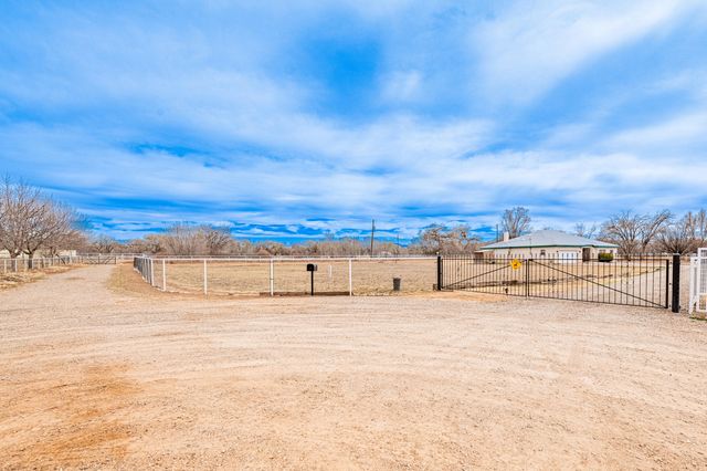 2000 Turrietta Lane SW, Albuquerque, NM 87105