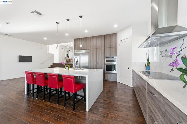 4683 Proctor Rd, Castro Valley, CA 94546