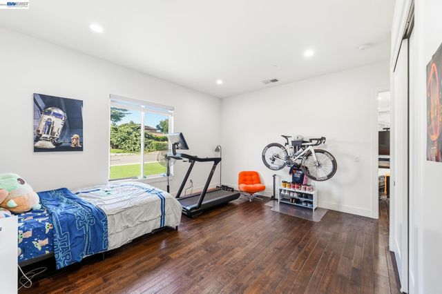 4683 Proctor Rd, Castro Valley, CA 94546