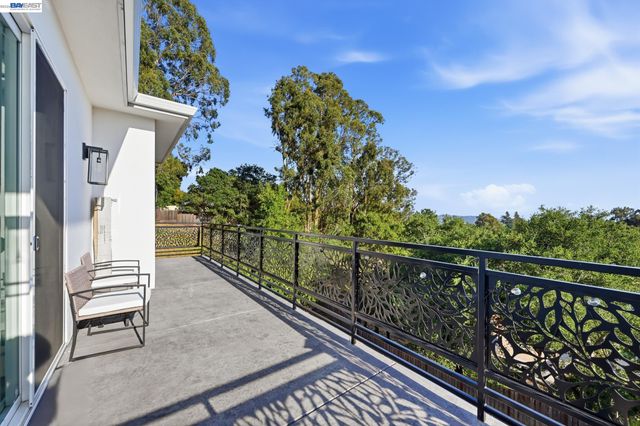 4683 Proctor Rd, Castro Valley, CA 94546
