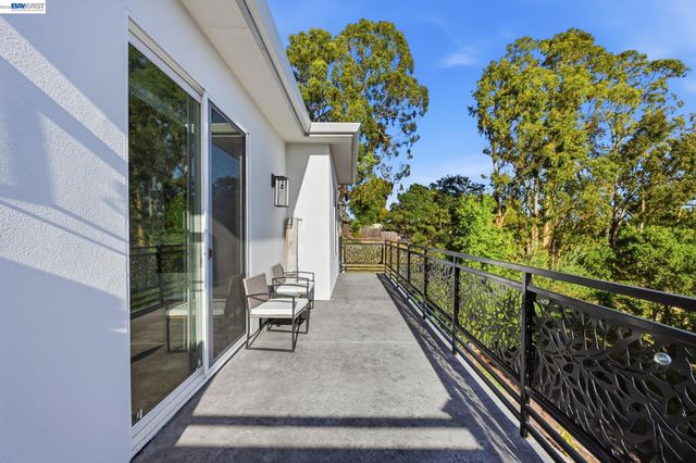 4683 Proctor Rd, Castro Valley, CA 94546