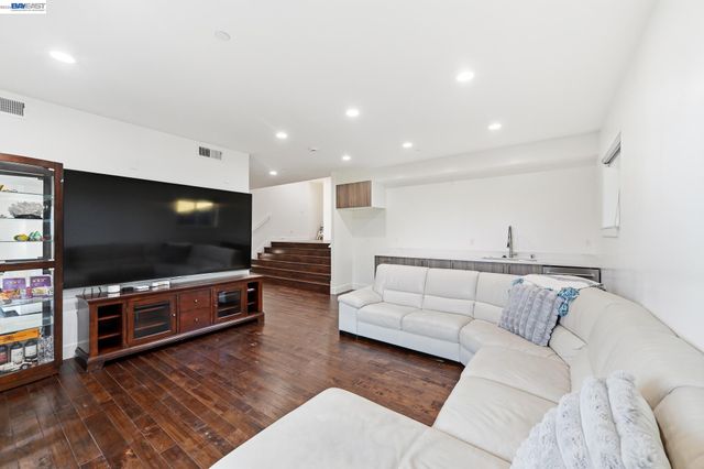 4683 Proctor Rd, Castro Valley, CA 94546