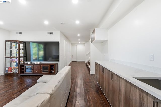 4683 Proctor Rd, Castro Valley, CA 94546