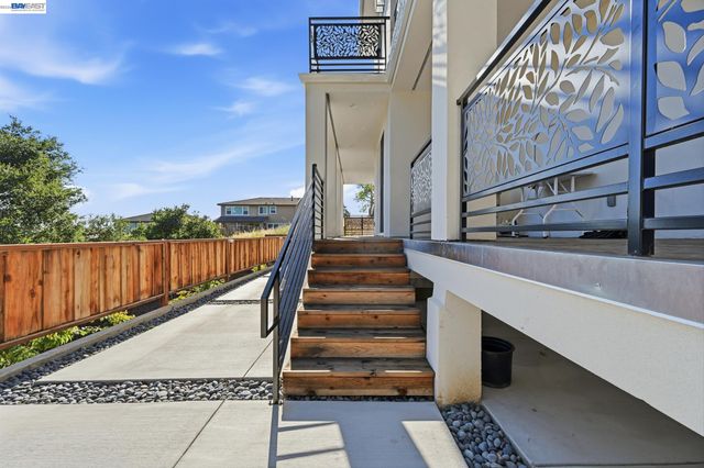 4683 Proctor Rd, Castro Valley, CA 94546