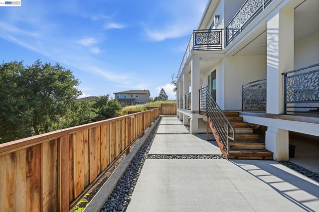 4683 Proctor Rd, Castro Valley, CA 94546