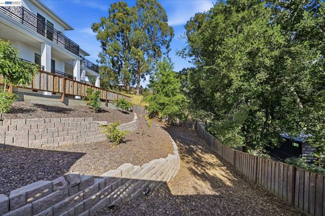 4683 Proctor Rd, Castro Valley, CA 94546
