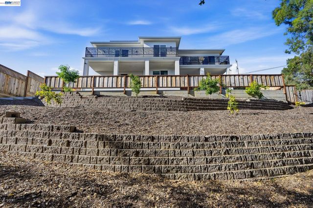 4683 Proctor Rd, Castro Valley, CA 94546