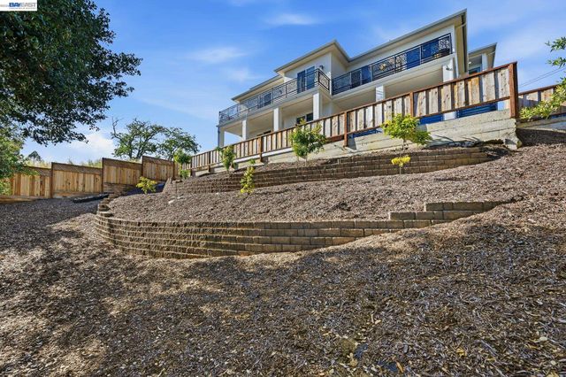 4683 Proctor Rd, Castro Valley, CA 94546