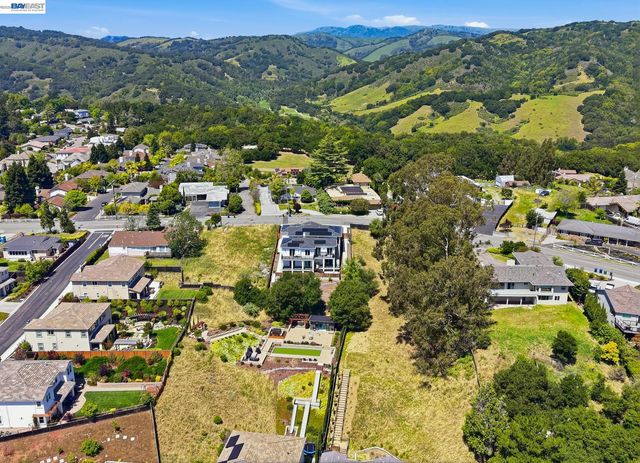 4683 Proctor Rd, Castro Valley, CA 94546