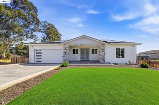 4683 Proctor Rd, Castro Valley, CA 94546