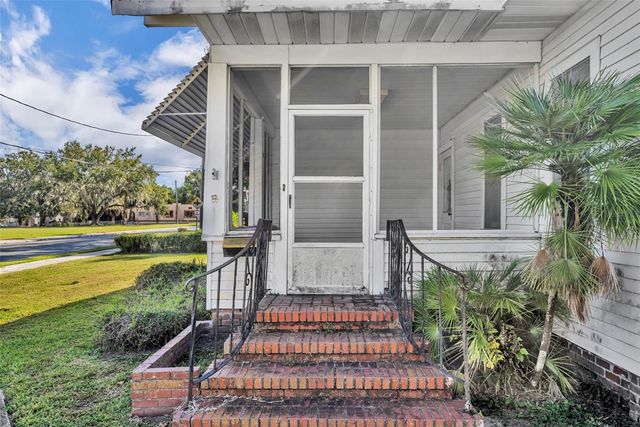 207 N PERKINS STREET, Leesburg, FL 34748