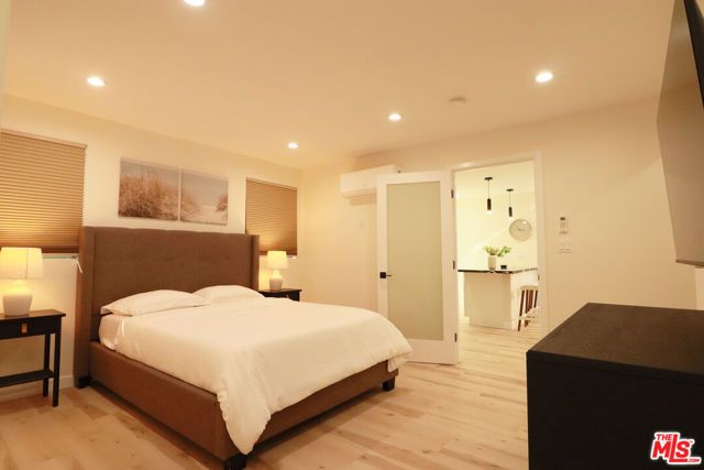 9040 Phyllis Avenue E, West Hollywood, CA 90069