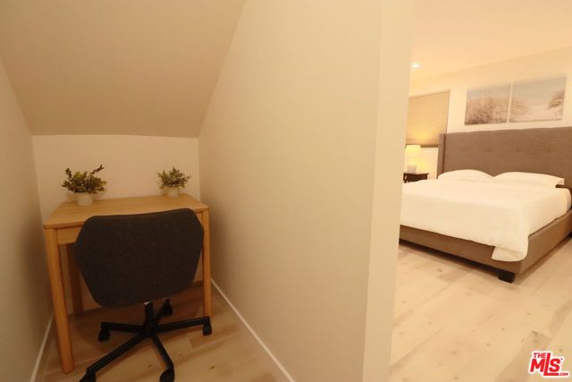 9040 Phyllis Avenue E, West Hollywood, CA 90069