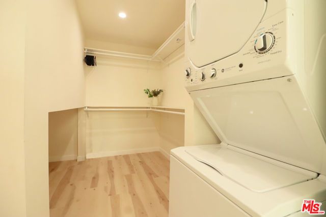 9040 Phyllis Avenue E, West Hollywood, CA 90069