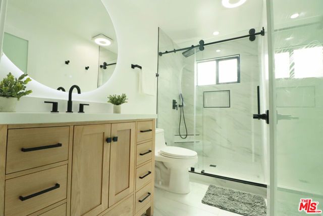 9040 Phyllis Avenue E, West Hollywood, CA 90069