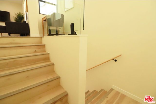 9040 Phyllis Avenue E, West Hollywood, CA 90069