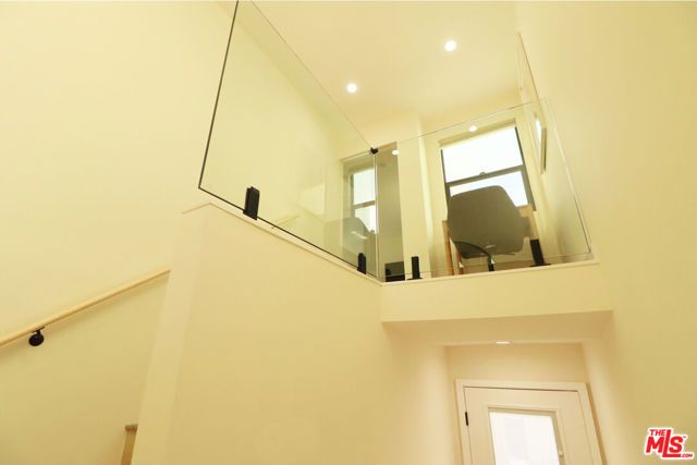 9040 Phyllis Avenue E, West Hollywood, CA 90069