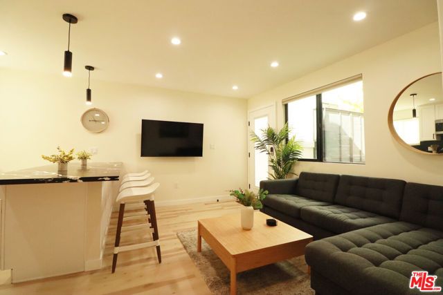 9040 Phyllis Avenue E, West Hollywood, CA 90069