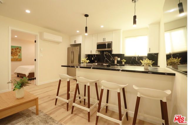 9040 Phyllis Avenue E, West Hollywood, CA 90069