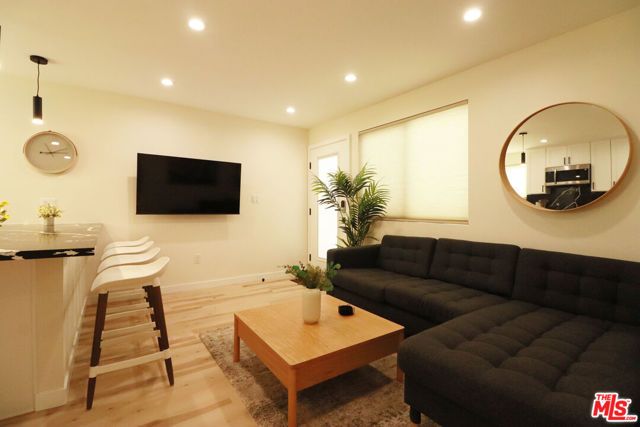 9040 Phyllis Avenue E, West Hollywood, CA 90069