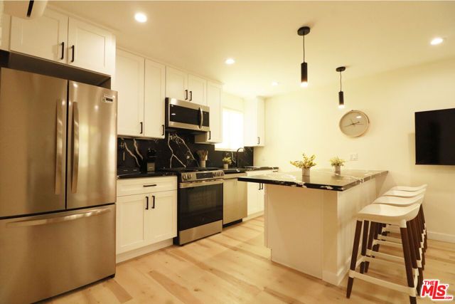 9040 Phyllis Avenue E, West Hollywood, CA 90069