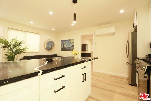 9040 Phyllis Avenue E, West Hollywood, CA 90069