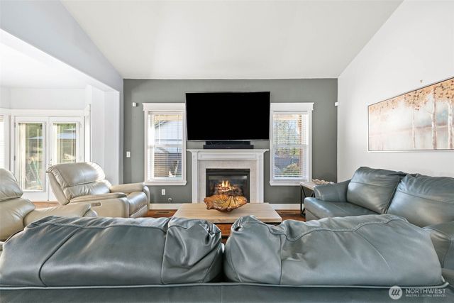 9069 Eagle Point Loop Road SE, Lakewood, WA 98498