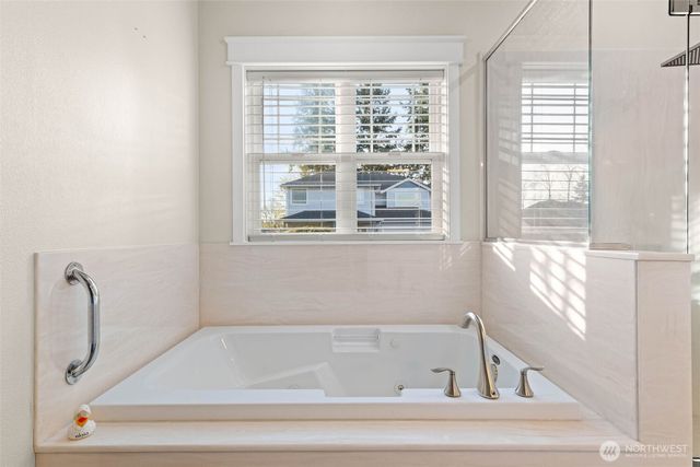 9069 Eagle Point Loop Road SE, Lakewood, WA 98498