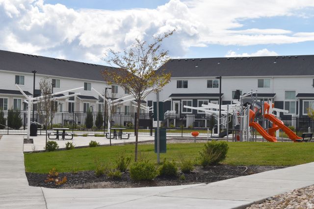 1751 N BLAZE LN, Saratoga Springs, UT 84045
