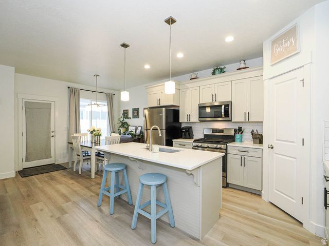 1751 N BLAZE LN, Saratoga Springs, UT 84045